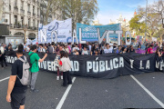 Masiva marcha en defensa de la educación y la salud públicas