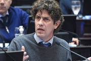 Lousteau calificó a Luis Caputo de "ludópata peligroso" por “apostar” con los dólares del FMI