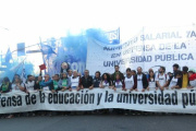 Es «casi total» el acatamiento de docentes y no docentes al paro en las universidades