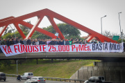 “Ya fundiste 25.000 PyMEs, Basta Milei”: la consigna de la protesta en San Martín