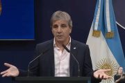 Caputo presentó el programa financiero hasta 2027