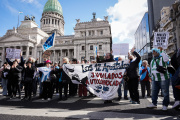 Multitudinaria marcha de jubilados con  la CGT, las dos CTA y movimientos sociales