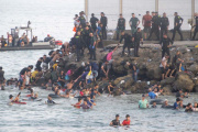 Al menos 57 muertos y 60.000 ingresos en la mayor crisis migratoria de España