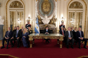 El presidente anunció sanciones a la extracción de petróleo extranjera en las Islas Malvinas