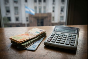 Los estatales perdieron 40,5% de salario y se disparó la mora