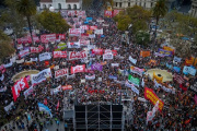 Masiva convocatoria en la Plaza de Mayo