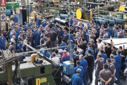 Pese a la protesta de los trabajadores, la Justicia ordenó desalojar la planta de FATE