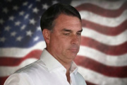 Flávio Bolsonaro desconoció el triunfo de Lula, le agradeció a Milei y se autoproclamó presidente de Brasil